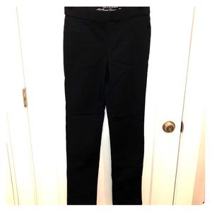 Gloria Vanderbilt pull on black pants